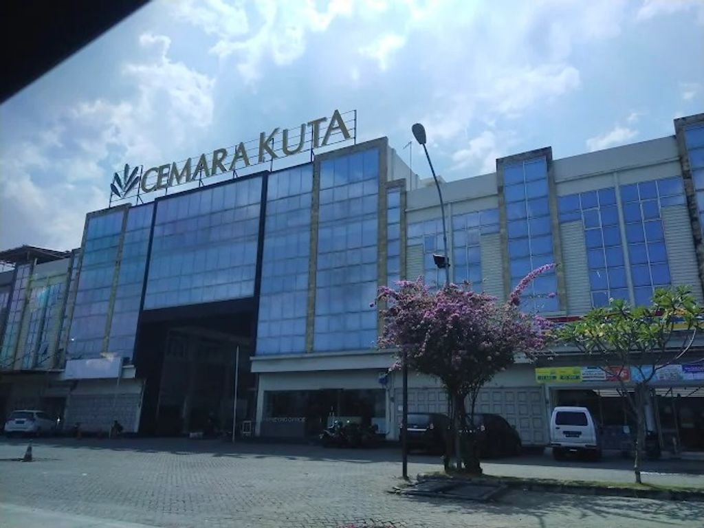 foto gerbang perumahan KOMPLEK CEMARA KUTA