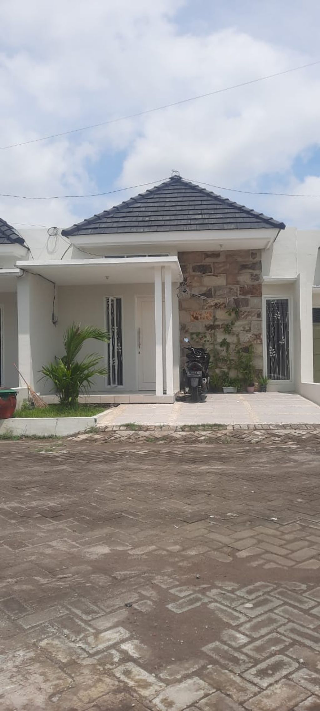 foto tampak rumah tipe 45/84 perumahan Green Jayanegara Residence