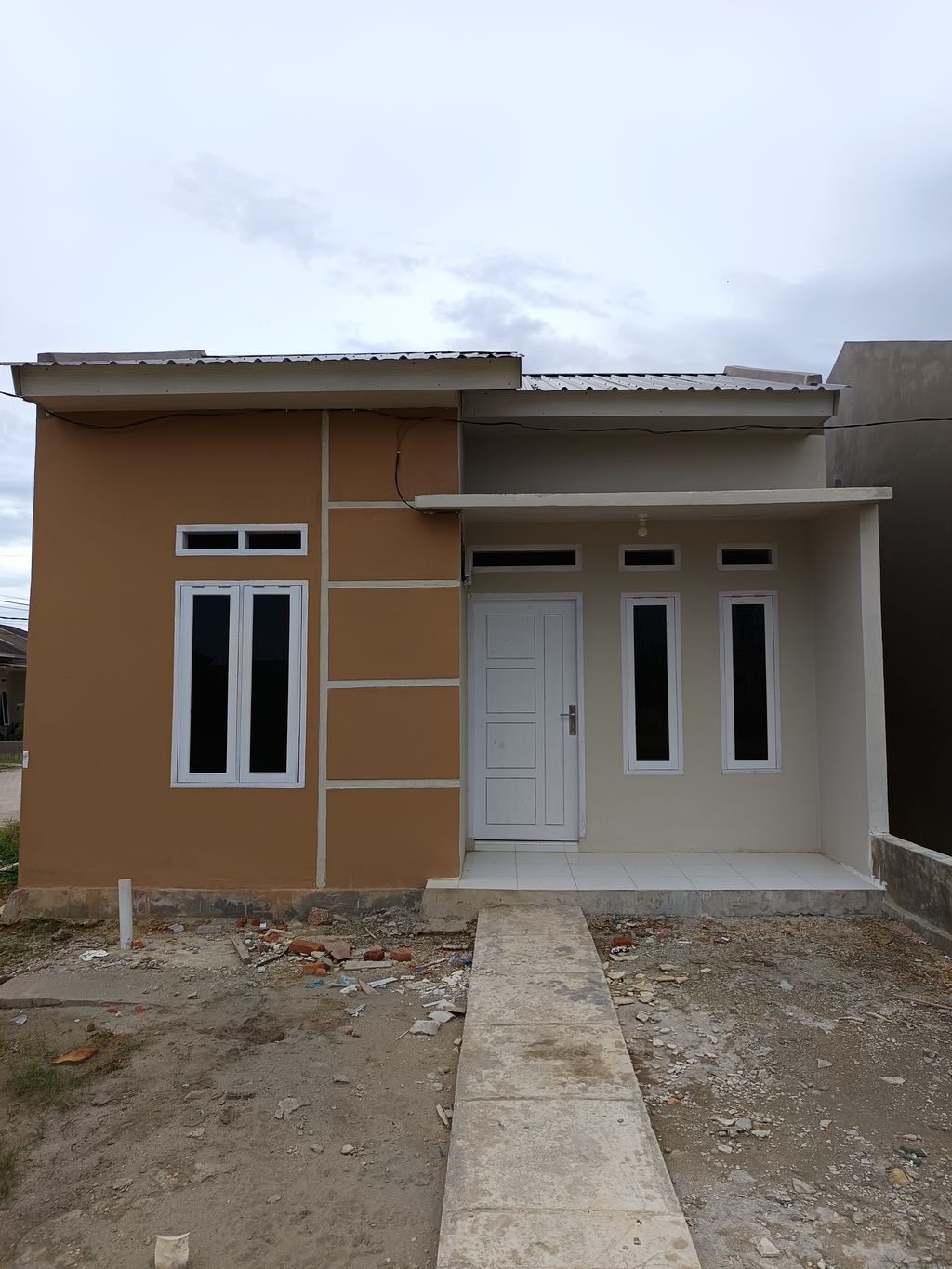 foto tampak rumah tipe SUBSIDI perumahan GRIYA BESTARI