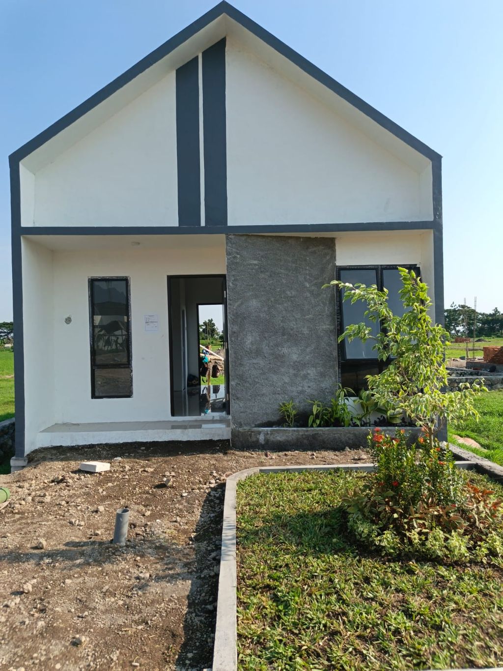 foto tampak rumah tipe 28/72 perumahan GRAHA JATIALAM 2