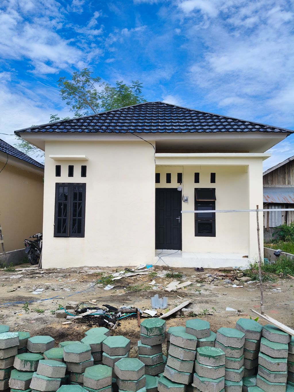 foto tampak rumah tipe SUBSIDI 36 perumahan KARAMUNTING PERMAI 2