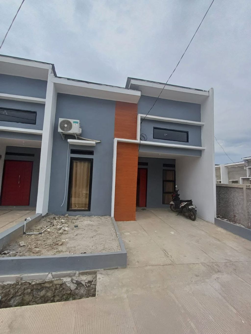 foto tampak rumah tipe 40/100 perumahan RUBY PREMIERE