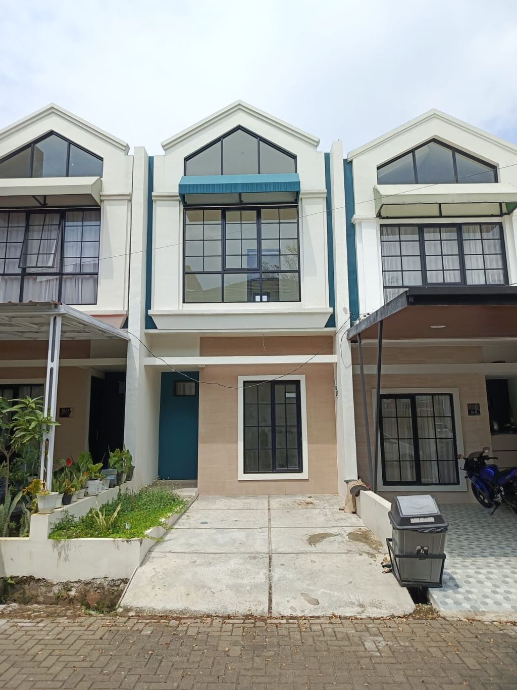 foto tampak rumah tipe 50 Compact Classic Modern HC (3KT) (573) perumahan G-Land Cilengkrang Residence Blok G-I