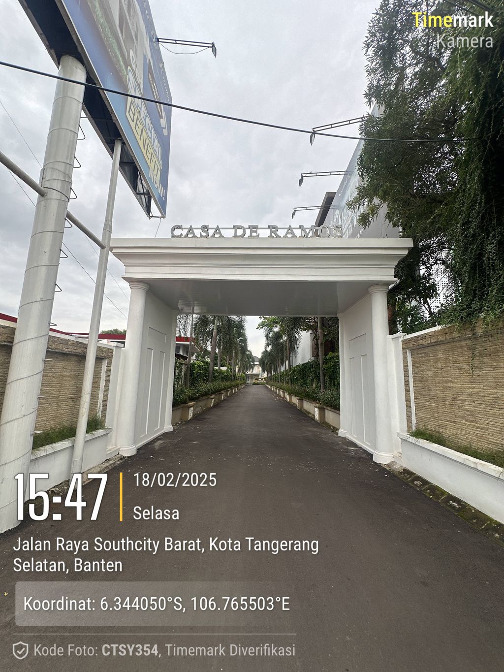 foto gerbang perumahan Casa De Ramos