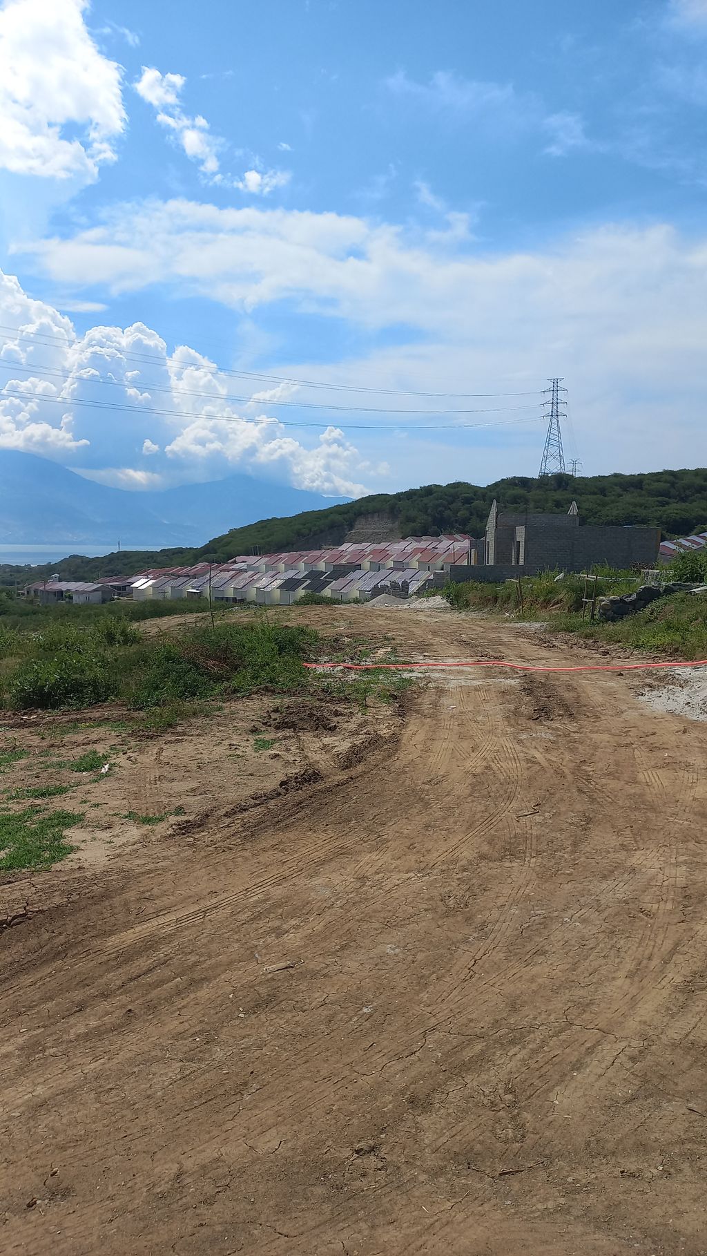 foto gerbang perumahan Mutiara Land