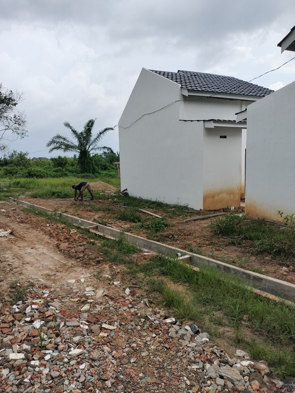 foto posisi tengah perumahan GRAHA LARASATI 7