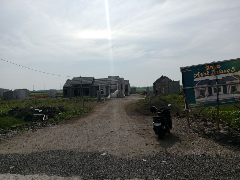 foto gerbang perumahan GRIYA ANJUK LADANG 5