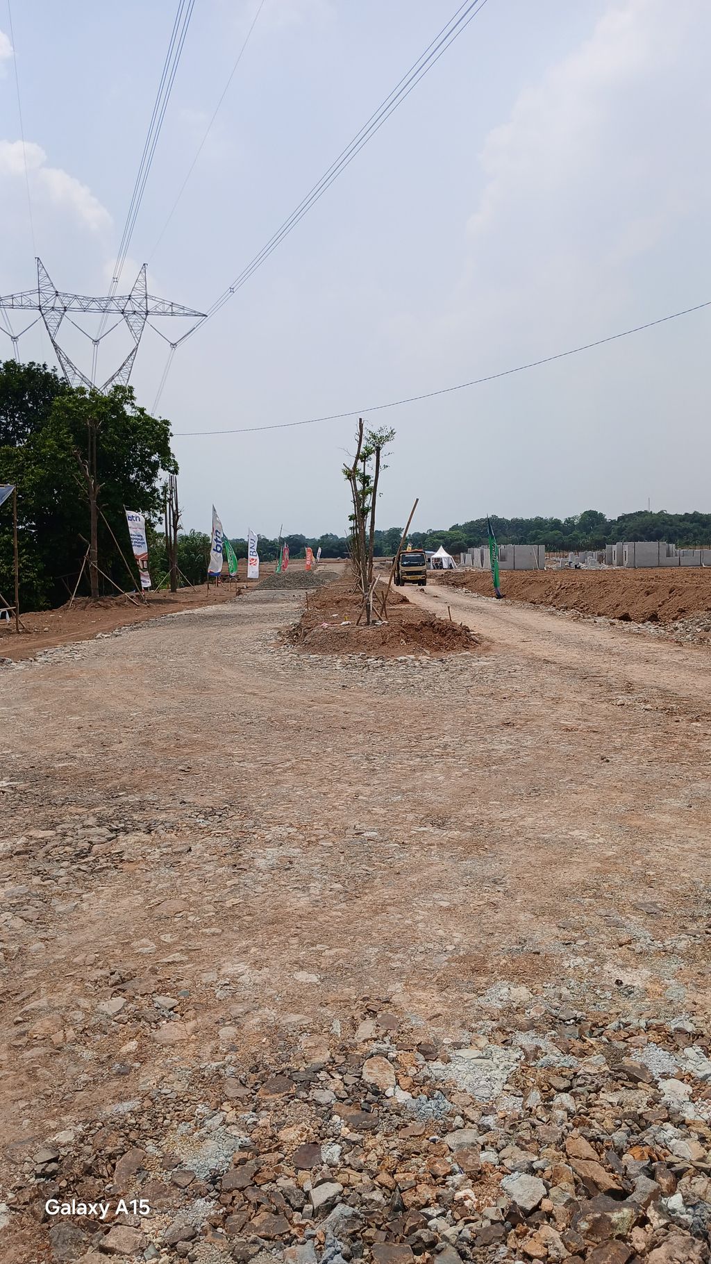 foto gerbang perumahan Griya Bukit Intan Kragilan