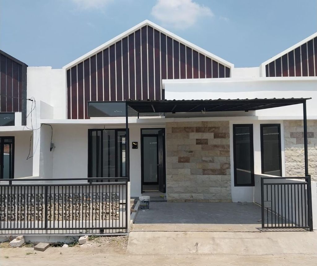 foto tampak rumah tipe GOLDIE perumahan KRIAN SEJAHTERA INDAH REGENCY