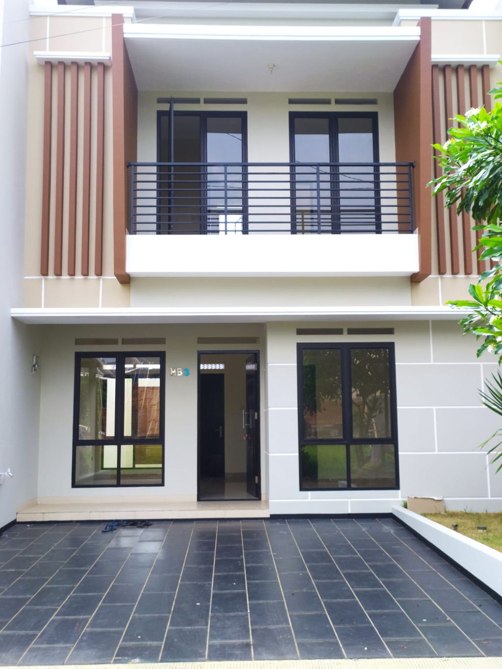 foto tampak rumah tipe FE-4 perumahan Mutiara Sentul