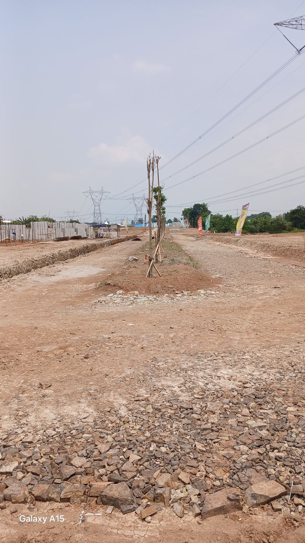 foto posisi tengah perumahan Griya Bukit Intan Kragilan