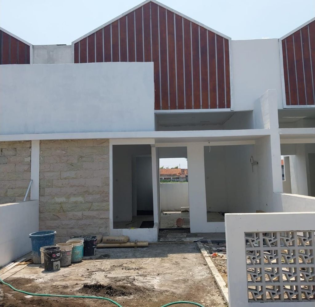 foto tampak rumah tipe EMERALDA perumahan KRIAN SEJAHTERA INDAH REGENCY