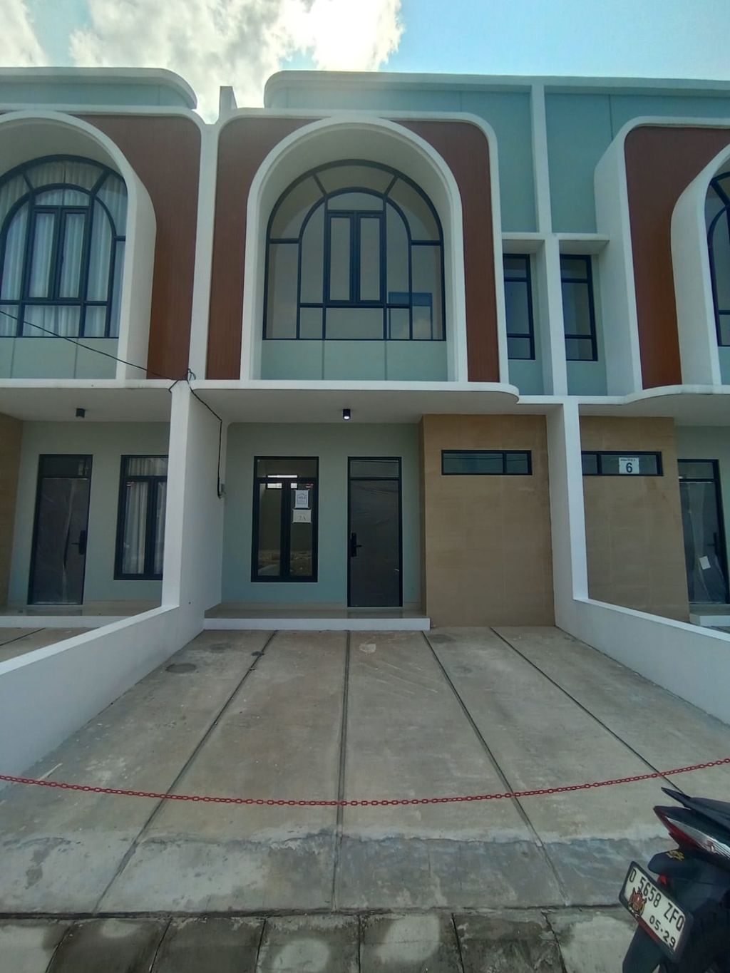 foto tampak rumah tipe 51 Compact 3 Kamar HC (522) perumahan G-Land Ciwastra Park 2