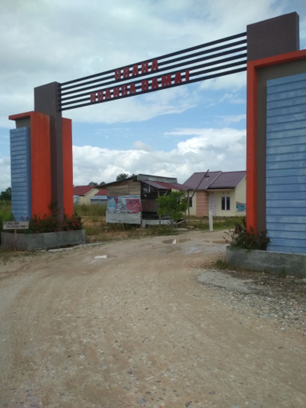 foto gerbang perumahan GRAHA NUANSA DAMAI TAHAP 4