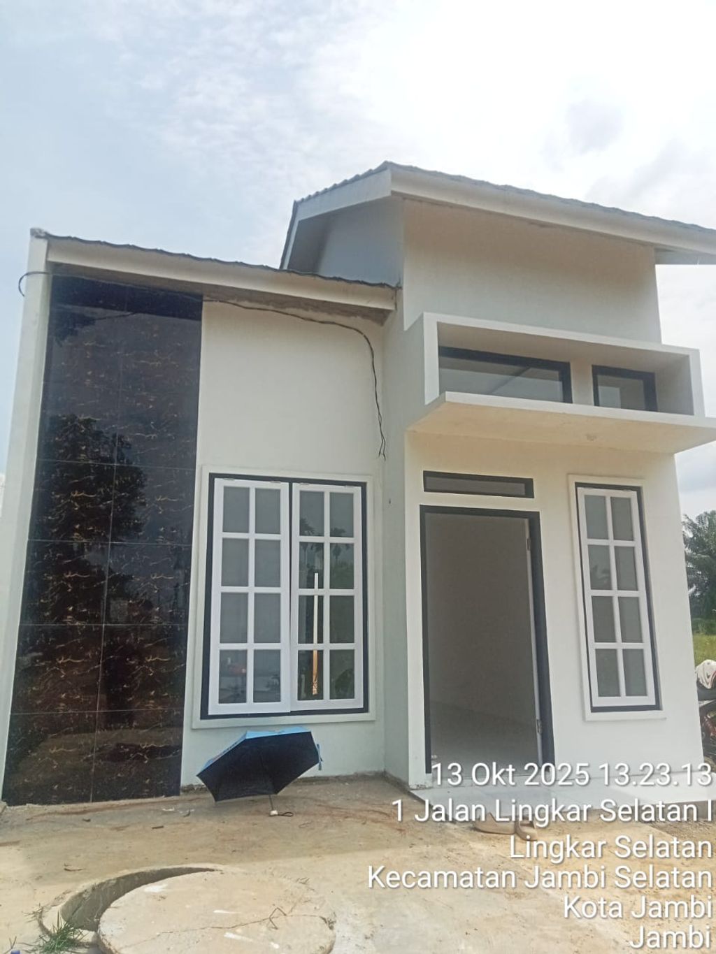 foto tampak rumah tipe LARASATI perumahan GRAHA LARASATI 7