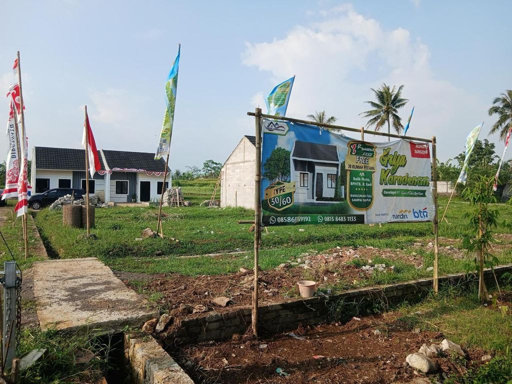 foto gerbang perumahan GRIYA KARADENAN