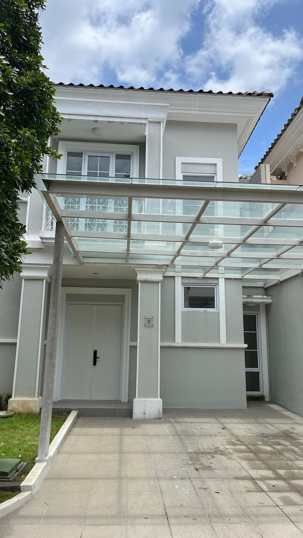 foto tampak rumah tipe ALICANTE 1/01 perumahan GRANADA@ALICANTE