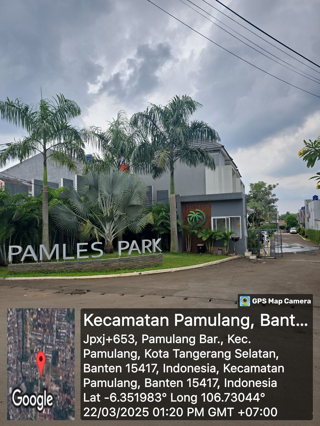 foto gerbang perumahan PAMLES PARK