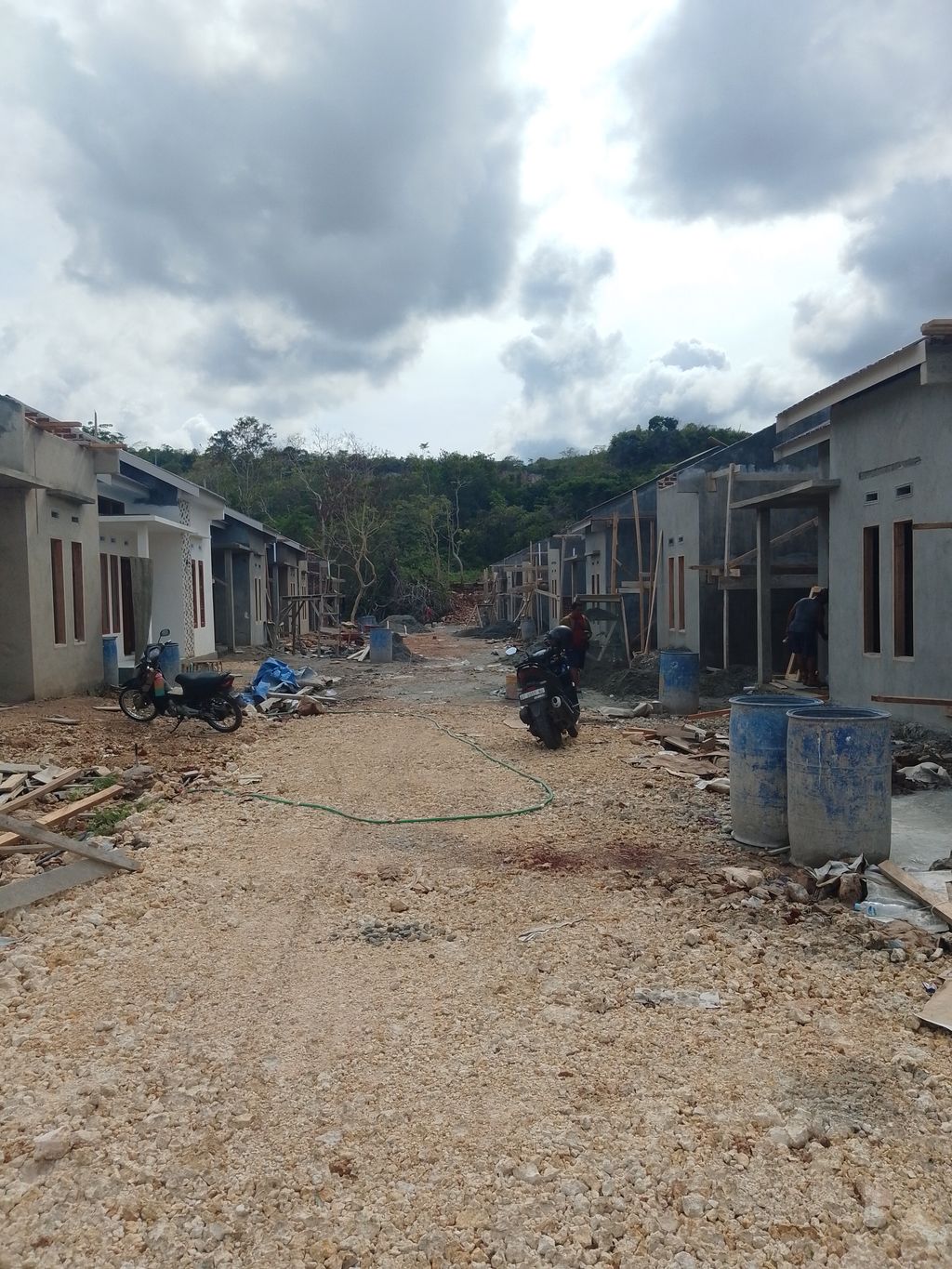 foto posisi tengah perumahan CECERIA RESIDENCE V