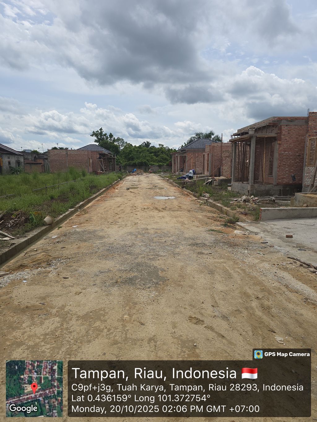 foto posisi tengah perumahan PERUMAHAN BUMI DELTA LAND