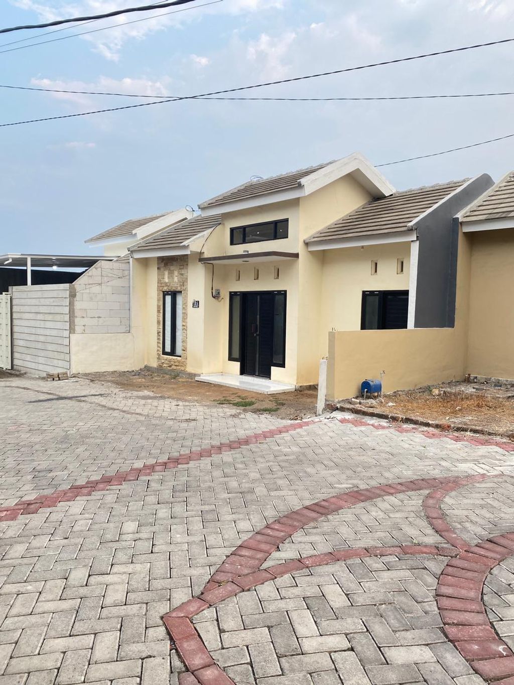 foto tampak rumah tipe BLOK D perumahan AMARTHA PARADISE