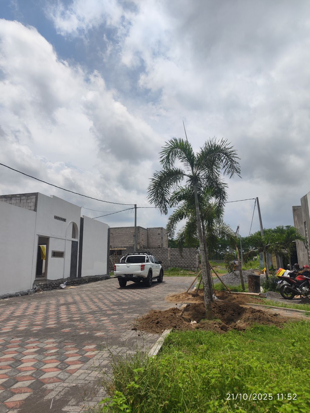 foto posisi tengah perumahan MUSTIKA LEMBAYUNG