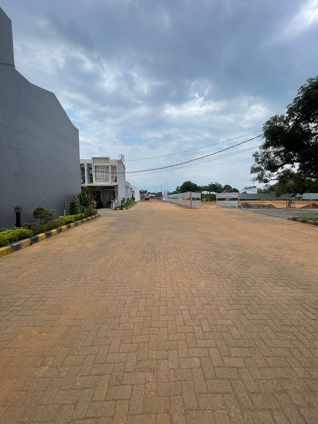 foto posisi tengah perumahan PERUMAHAN THE VICTORIA RESIDENT