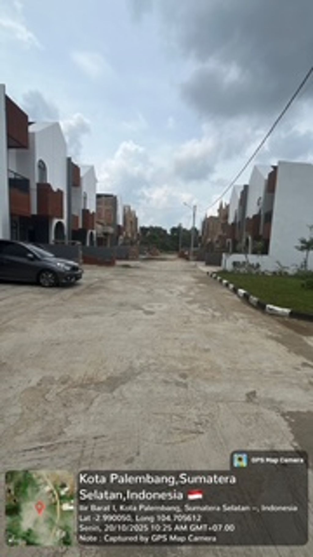 foto posisi tengah perumahan The Charlestown