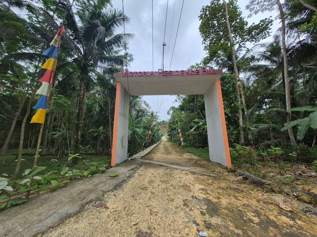 foto gerbang perumahan VICTORIA RESIDENCE HILL