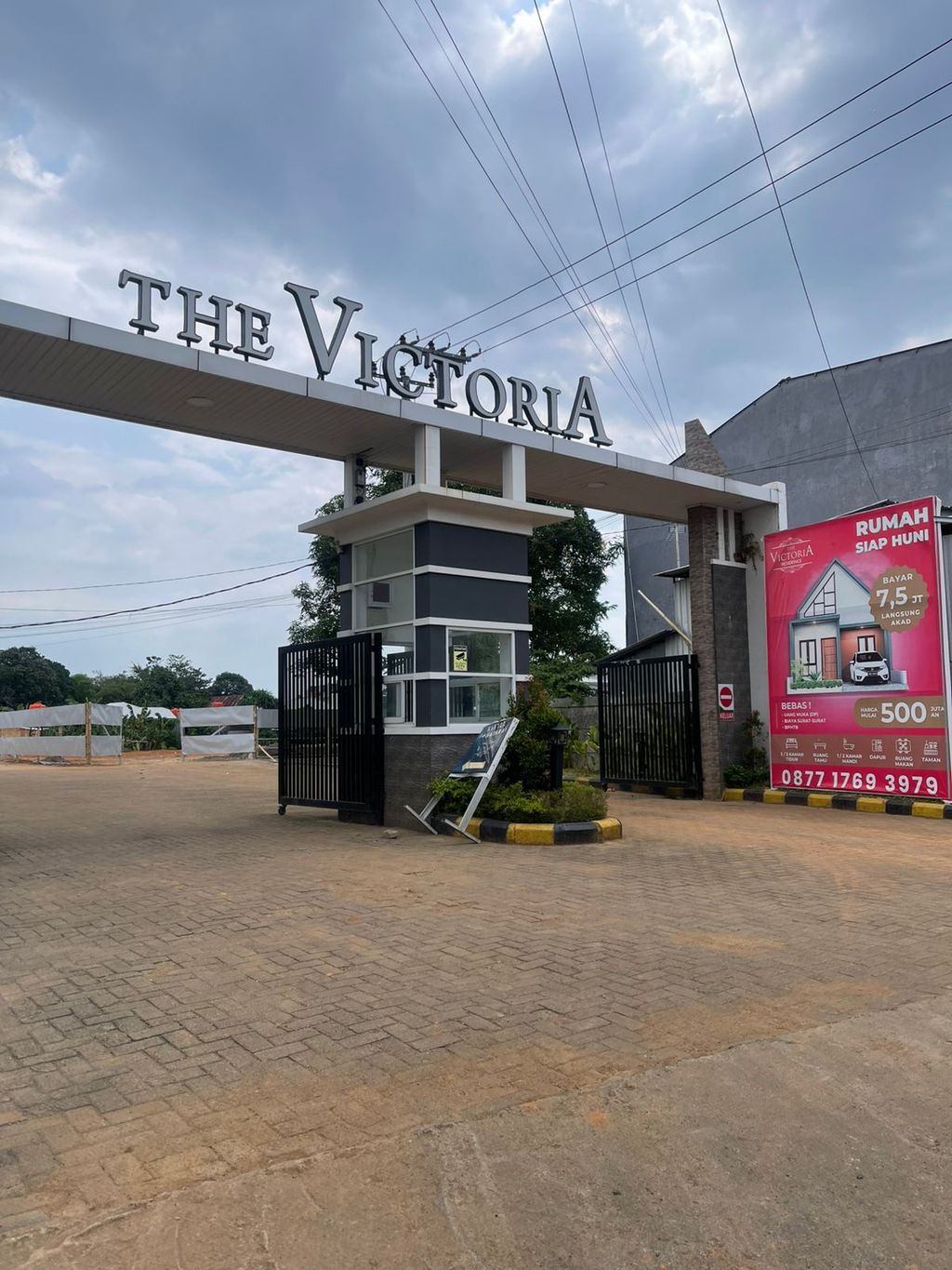 foto gerbang perumahan PERUMAHAN THE VICTORIA RESIDENT