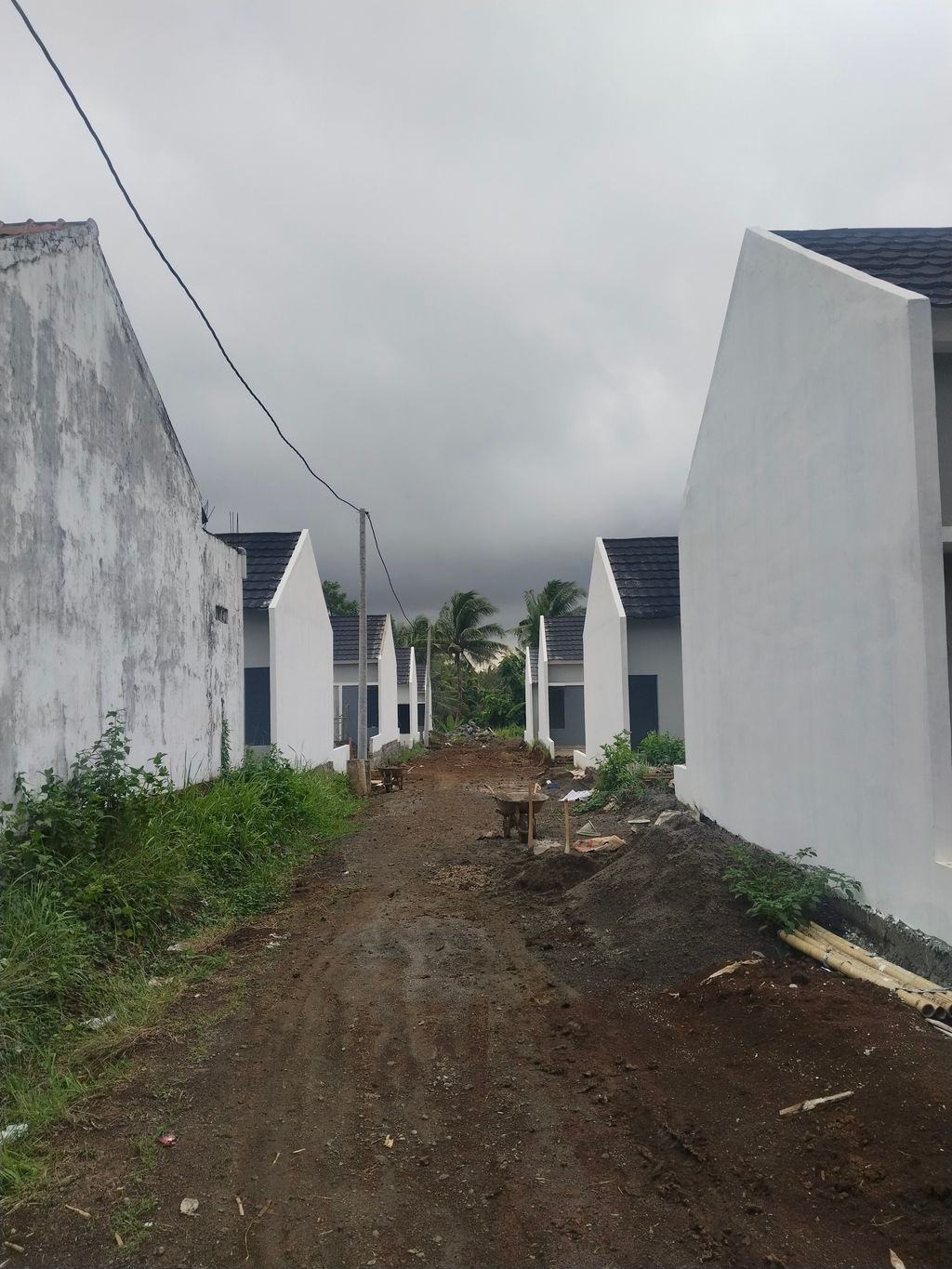 foto posisi tengah perumahan PERUMAHAN PURI SUCEN