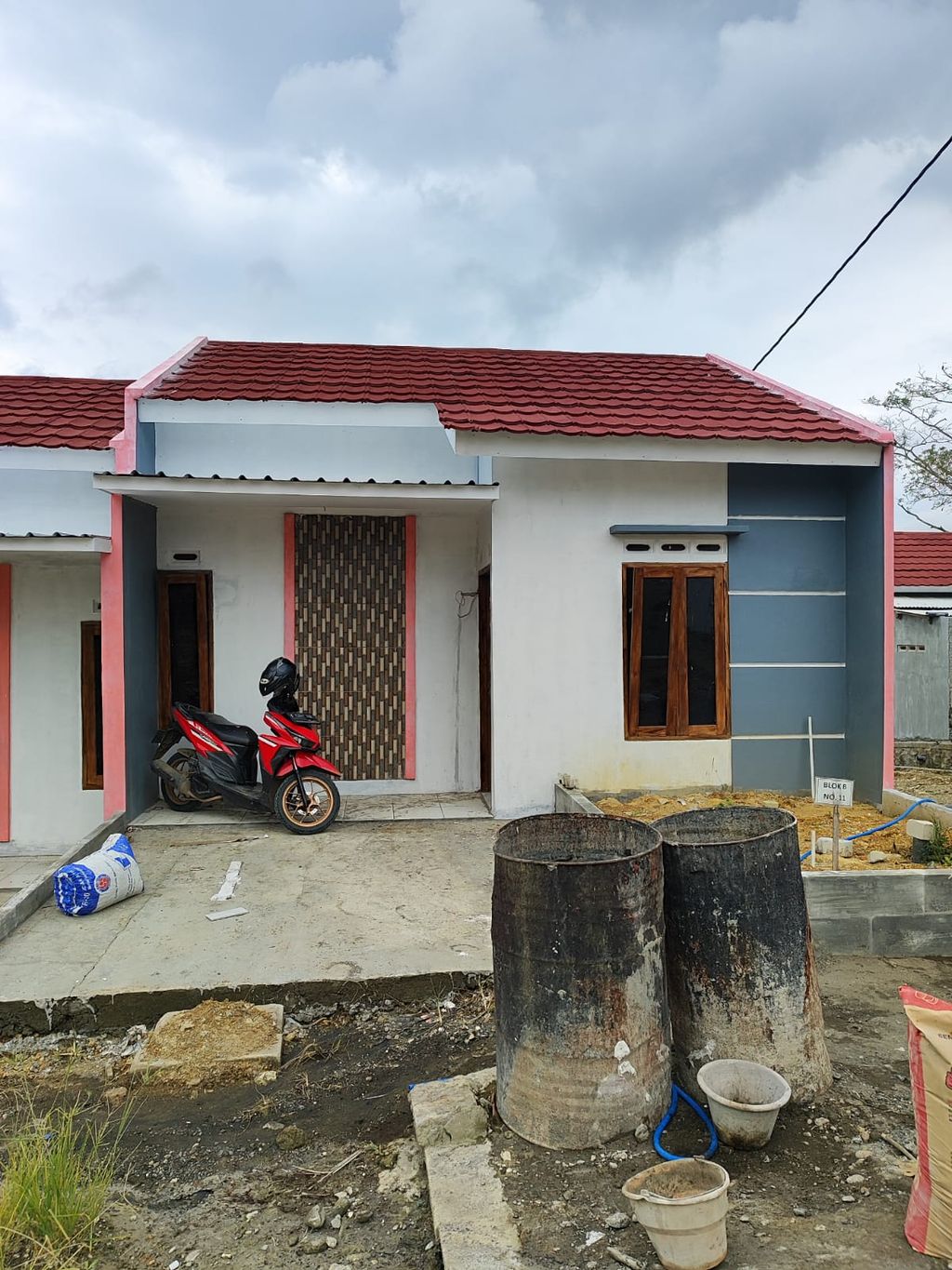 foto tampak rumah tipe 32/66 BLOK B11 perumahan GRIYA WRINGIN ASRI