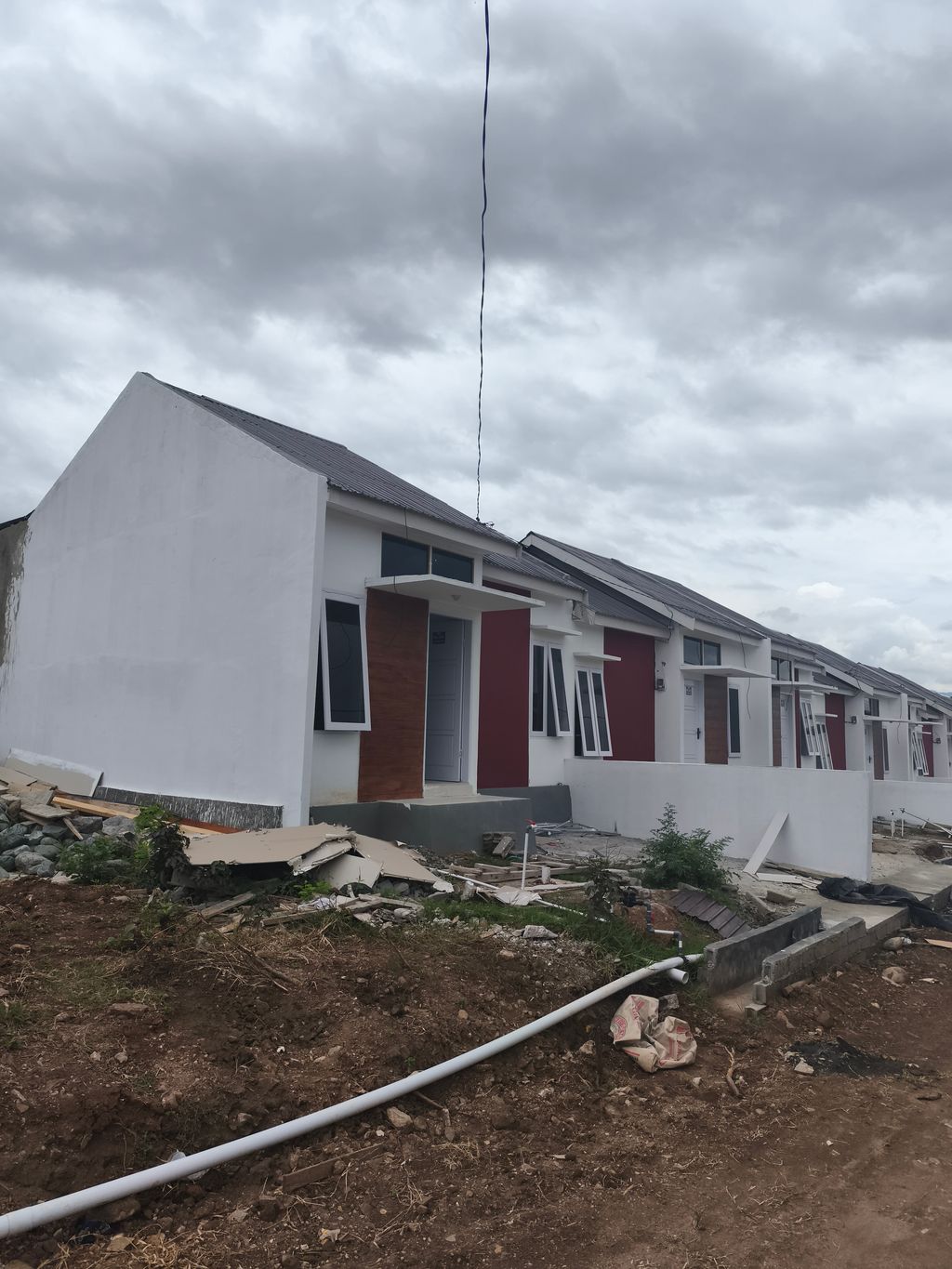 foto contoh rumah perumahan GRAHA KHAYANGAN HILLS TAHAP I RIVIEW