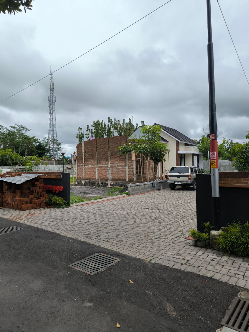 foto gerbang perumahan PESONA TRIHANGGO