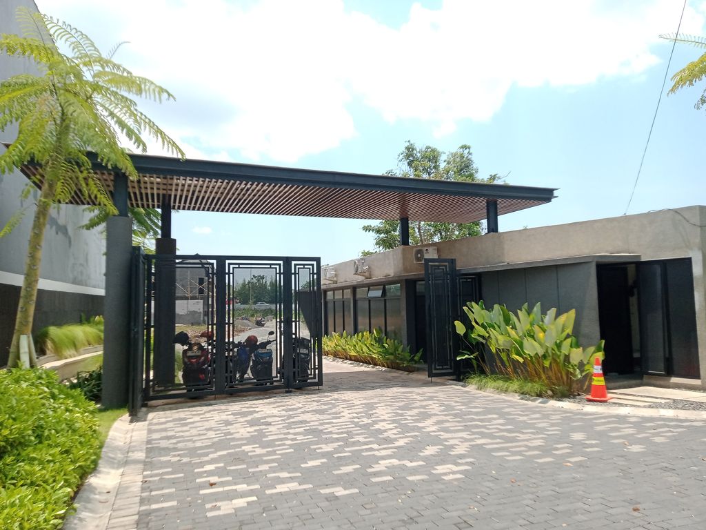 foto gerbang perumahan Vastu Aest Semarang