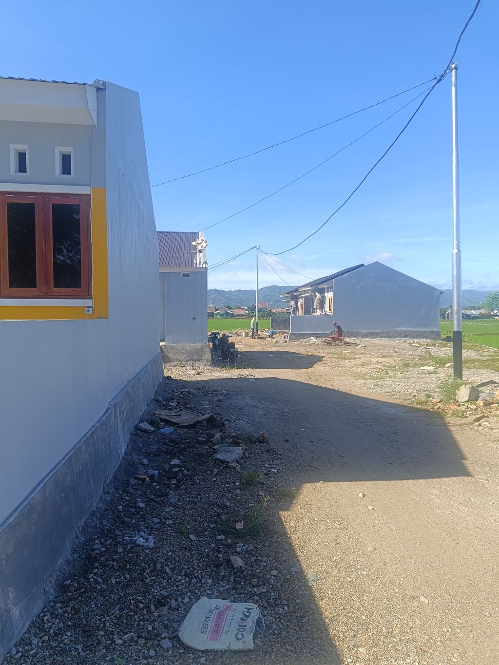 foto posisi tengah perumahan PERUMAHAN BUMI FARINASA HULAWA 2