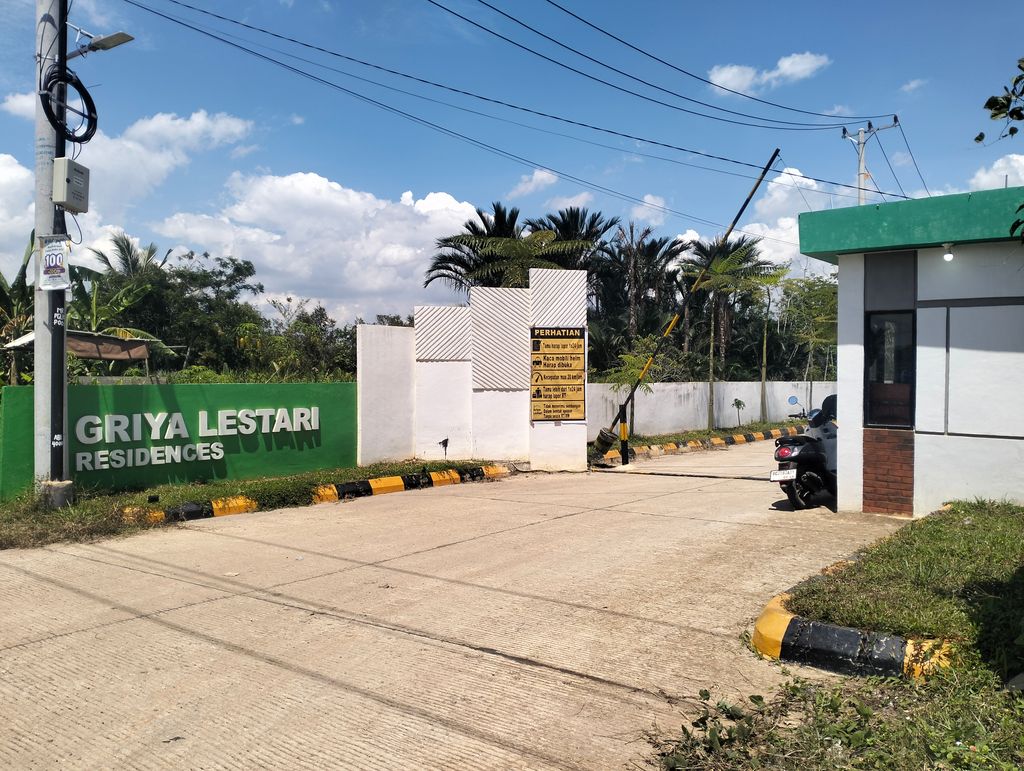 foto gerbang perumahan GRIYA LESTARI RESIDENCES TAHAP 2