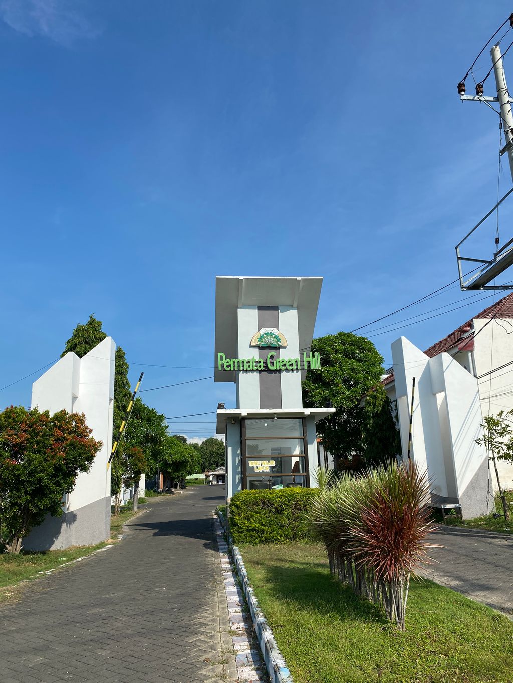 foto gerbang perumahan PERMATA GREEN HILL 3