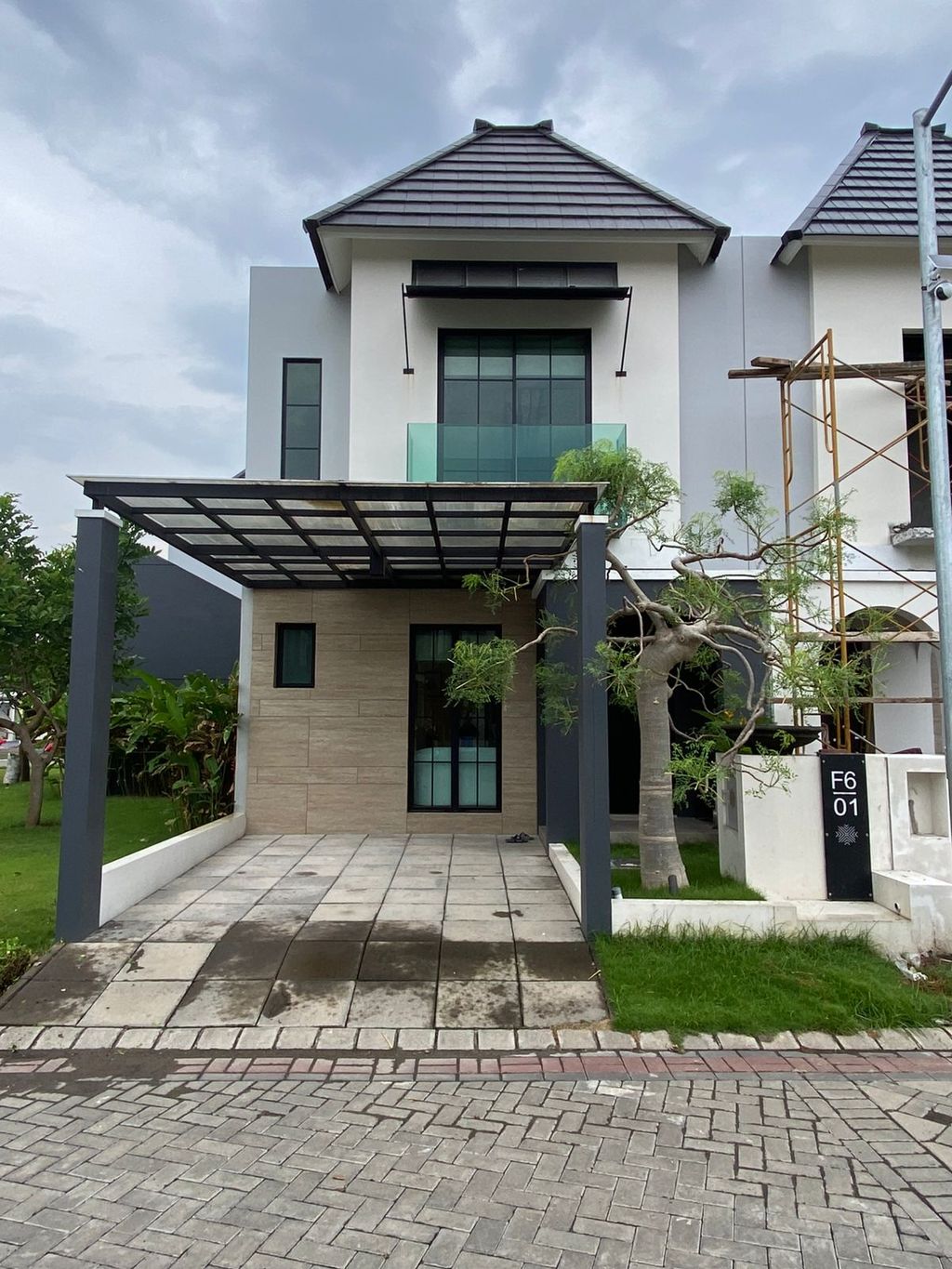 foto tampak rumah tipe CLUSTER PALAIS F6-01 perumahan Opra City