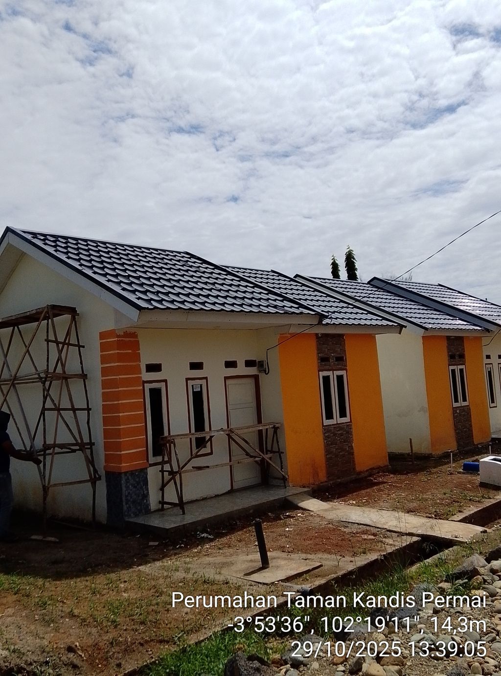 foto posisi tengah perumahan TAMAN KANDIS PERMAI