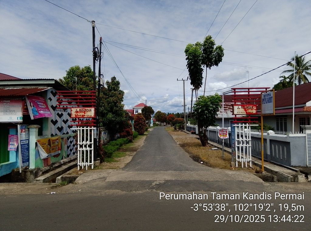 foto gerbang perumahan TAMAN KANDIS PERMAI