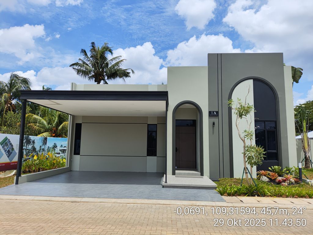 foto contoh rumah perumahan MERYAN MANSION