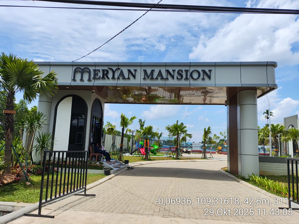 foto gerbang perumahan MERYAN MANSION