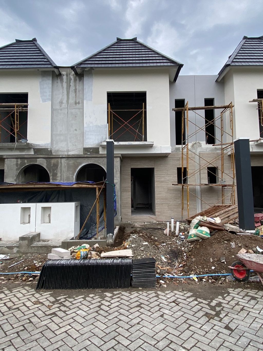 foto tampak rumah tipe CLUSTER PALAIS F6-07 perumahan Opra City