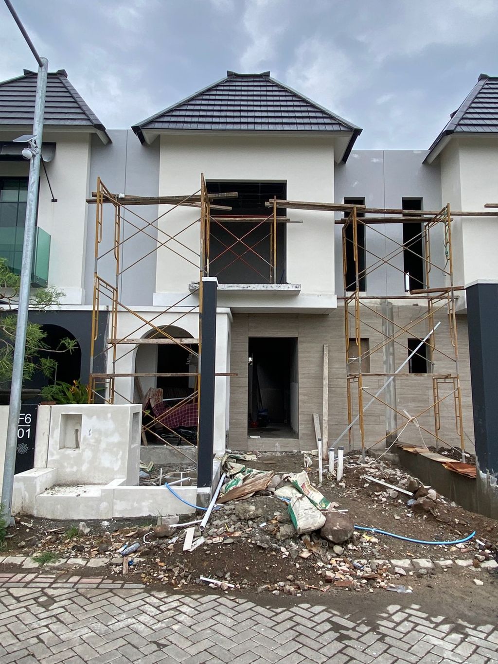 foto tampak rumah tipe CLUSTER PALAIS F6-03 perumahan Opra City