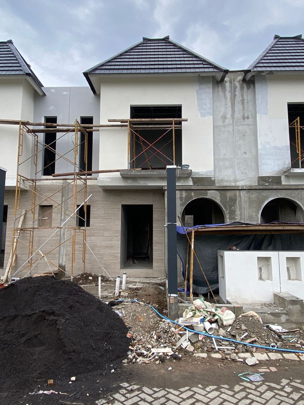 foto tampak rumah tipe CLUSTER PALAIS F6-05 perumahan Opra City