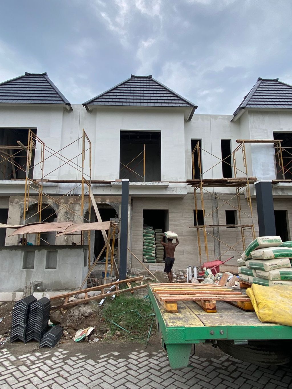foto tampak rumah tipe CLUSTER PALAIS F6-17 perumahan Opra City