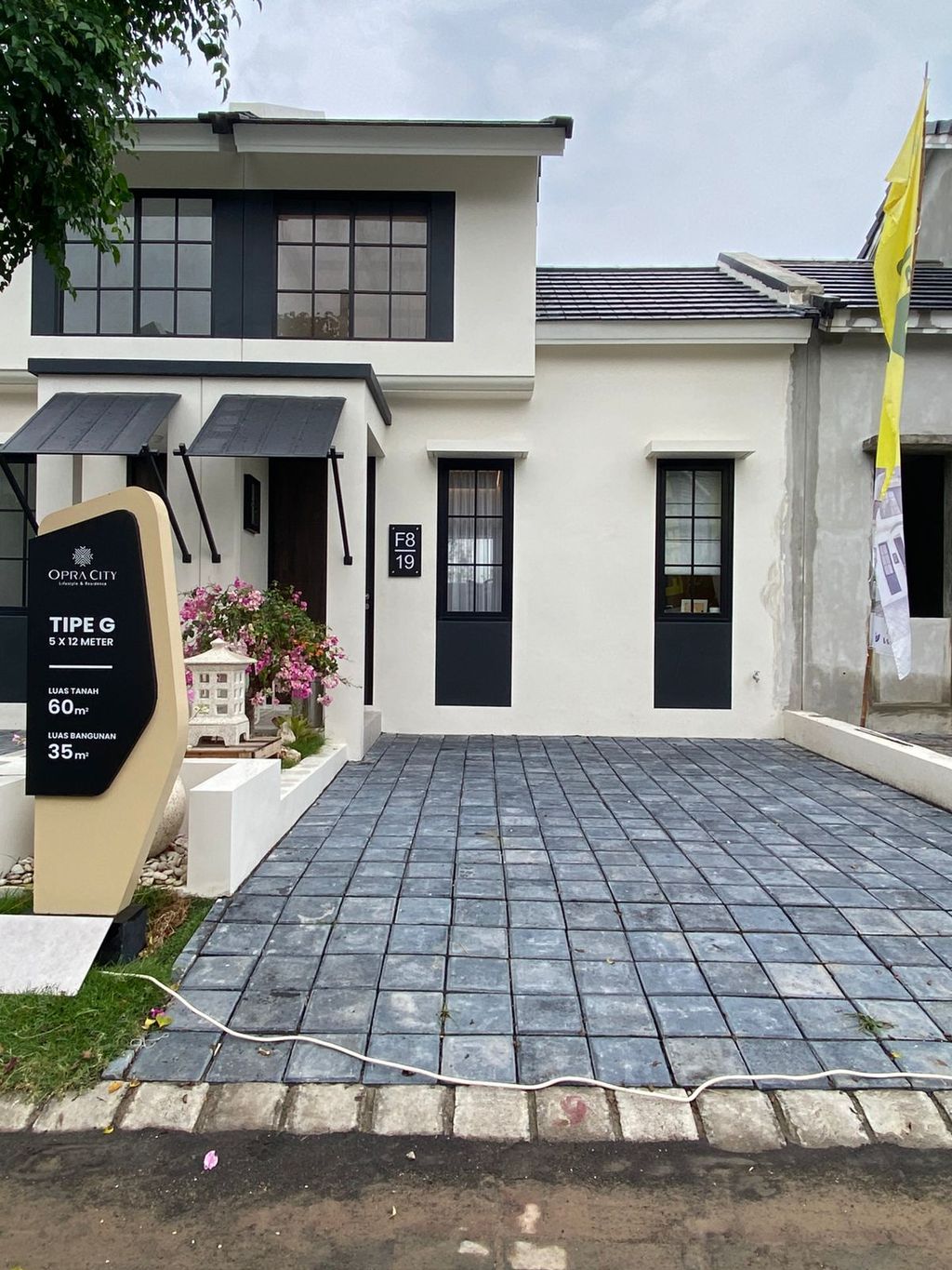 foto tampak rumah tipe CLUSTER PALAIS F8-19 perumahan Opra City