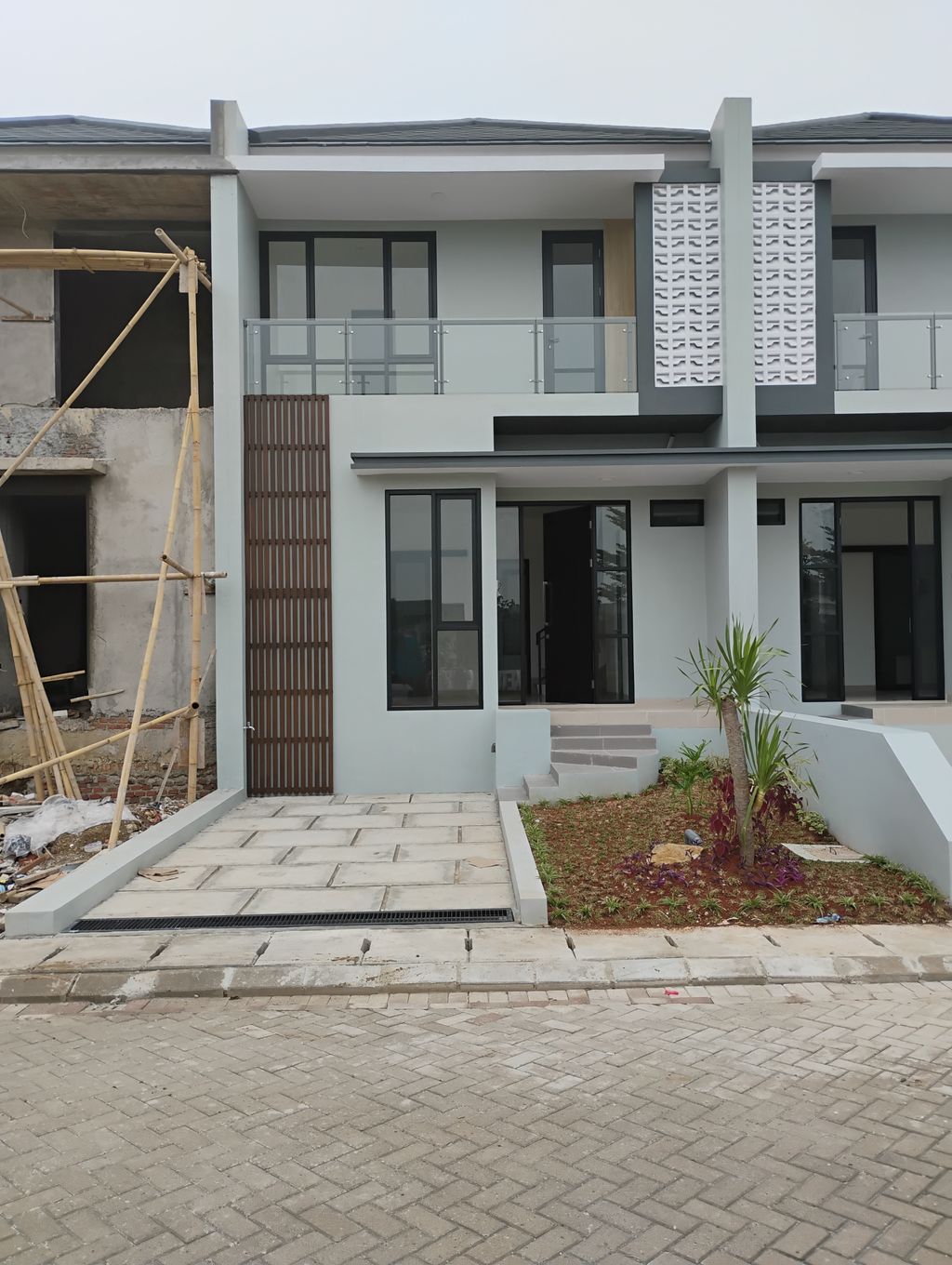 foto tampak rumah tipe JASMINE-D-17 perumahan Penta Garden