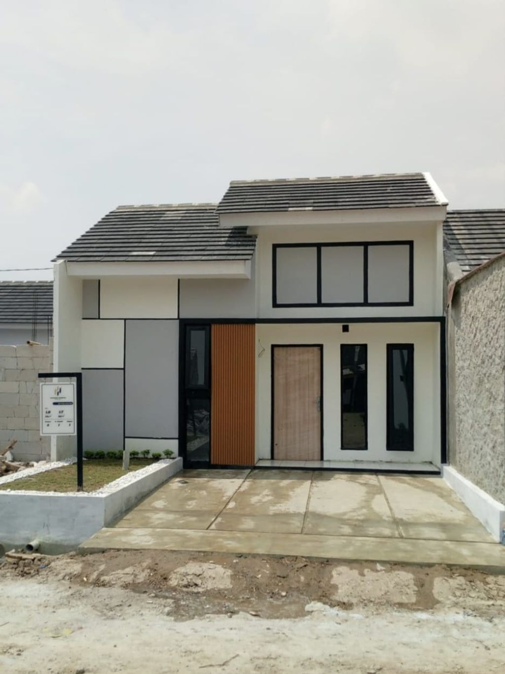 foto tampak rumah tipe 34/60 perumahan GRIYA HASANAH CIANTRA II